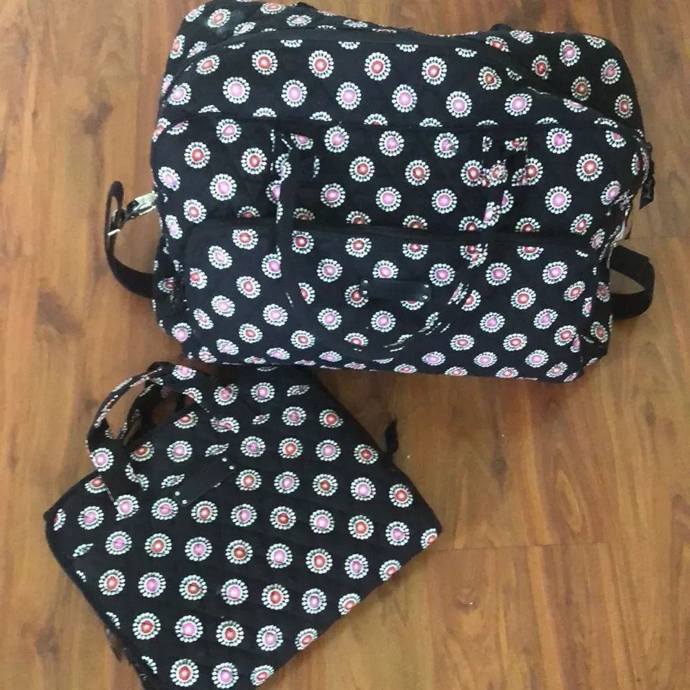Vera Bradley Set large Quilted duffle bag and make up bag travel set. Black pink